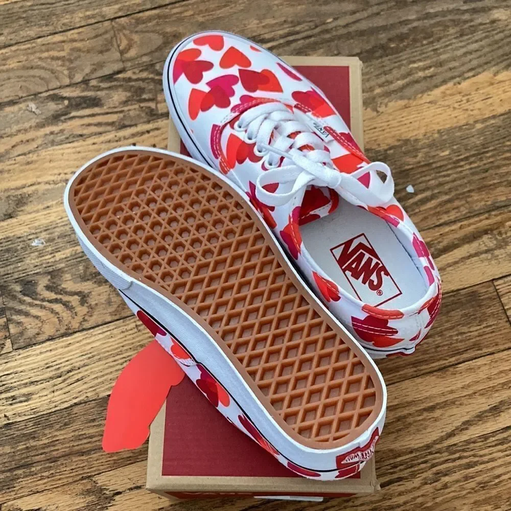 1 LEFT! Size 5.5-Vans Authentic Valentines ♥️